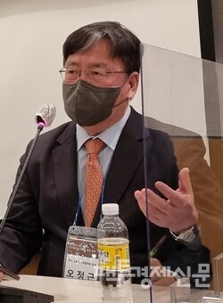 오정근 한국ICT금융회장이 12일 서울 여의도 전경련 컨퍼런스홀에서 열린 '가상자산 제20 대선 아젠다 : 디지털자산위원회 설립방안 정책포럼'에서 발언하고 있다. /이상헌 기자