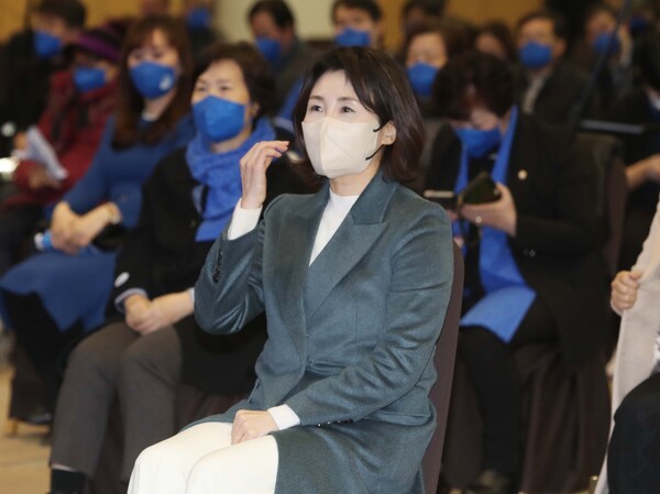 12일 오후 대구 북구 엑스코에서 열린 더불어민주당 '대구 대전환 선거대책위원회 출범식'에 이재명 대선 후보의 부인인 김혜경 씨가 참석했다./연합뉴스