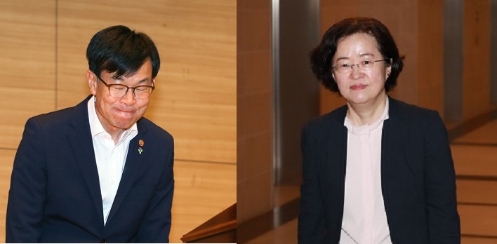 김상조 전 공정거래위원장과 조성욱 현 공정거래위원장. /연합뉴스