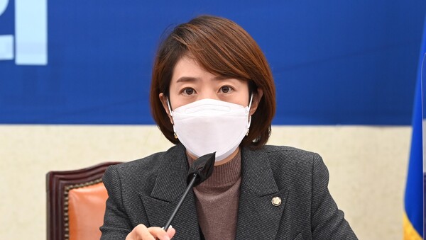 고민정 더불어민주당 의원이 지난해 11월 국회에서 열린 사회복지특별위원회 발대식에서 인사말을 하고 있다. /국회사진기자단=연합뉴스