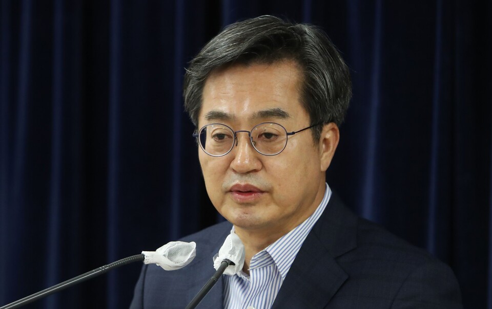 김동연 새로운물결 대선후보는 문재인 정부에서 기획재정부 장관 겸 경제부총리를 역임하다 대선에 출마하기 위해 정치에 입문했다. / 연합뉴스