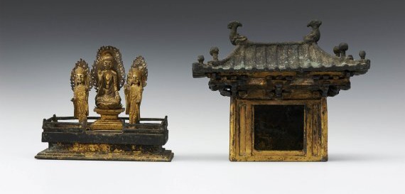 삼국시대 국보 불상인 계이명금동삼존불입상(좌)과 고려시대 국보인 삼존불감이 27일 경매에 올라간다./연합뉴스