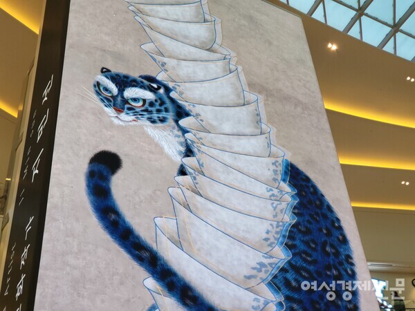 스타필드 사색호랑전(展)에 전시된 작품./김현우 기자