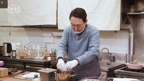 유력 대선후보 유튜브 채널 콘텐츠 중 설 연휴 동안 조회수가 가장 많은 영상은 '윤석열' 채널의 명절 인사와 요리 영상이다. /'윤석열' 유튜브 채널 캡처