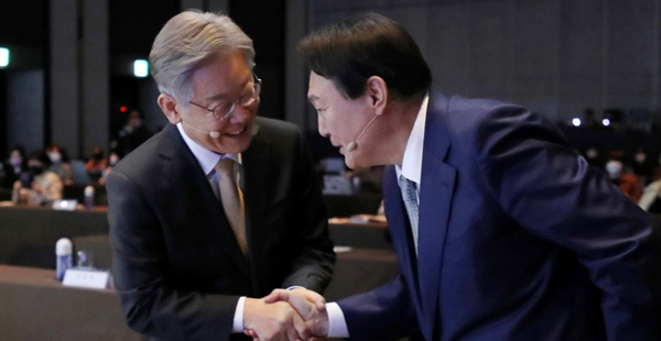 악수하는 이재명-윤석열./연합뉴스