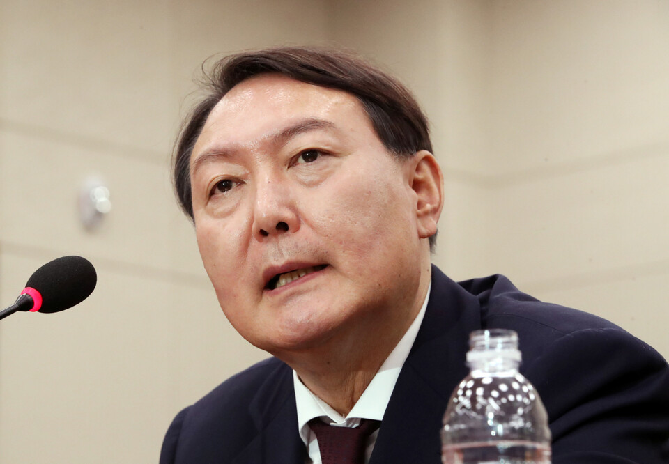 윤석열 국민의힘 대선후보는 동물관상(動物觀相)으로 분석하면 '악어 관상'이다. '악어상'은 권력을 쥐고 살아가는 특징이 있다. 그러나 악어상은 귀(貴)와 명예가 부족한 것이 흠이다. /연합뉴스