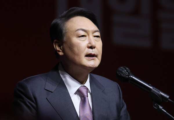 국민의힘 윤석열 대선 후보가 6일 오후 광주 서구 김대중컨벤션센터에서 열린 광주선대위 필승결의대회에서 발언하고 있다./연합뉴스