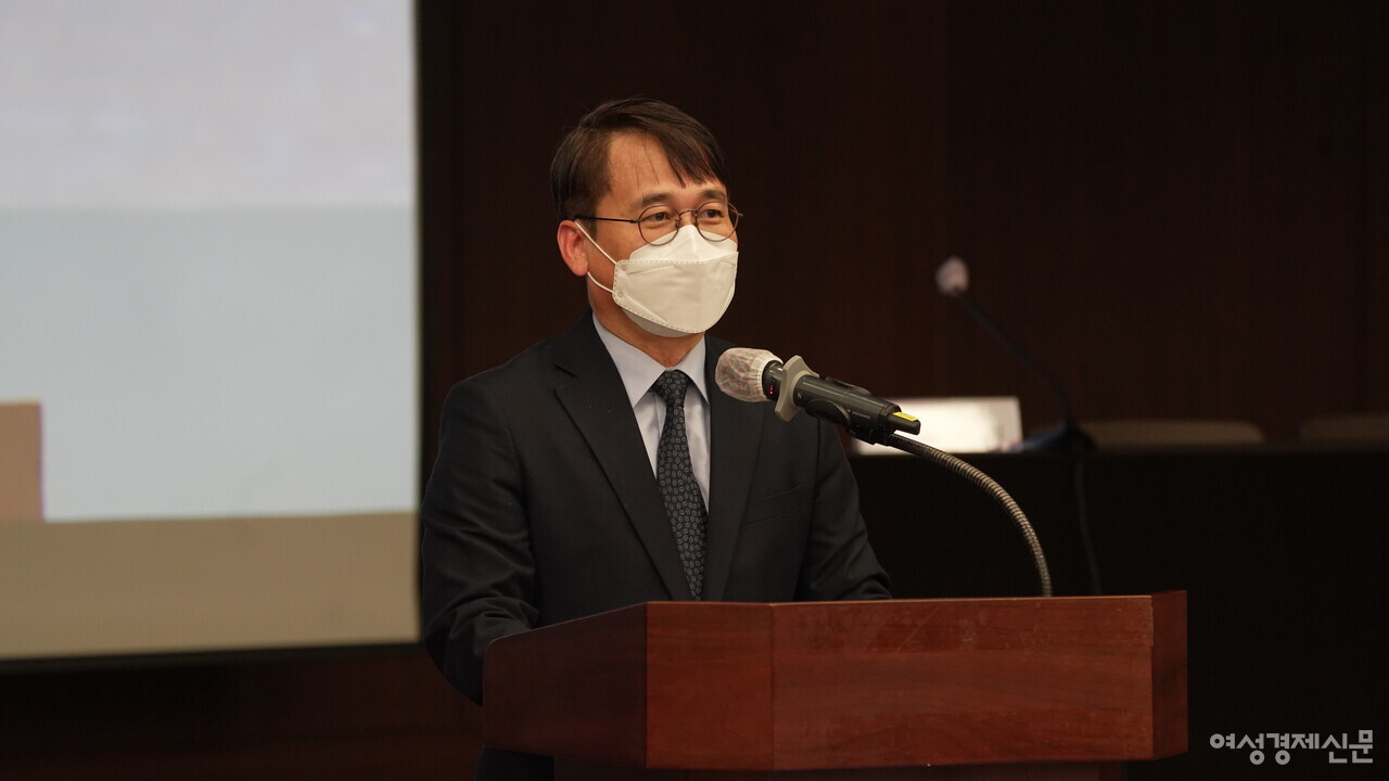 2022년 2월 16일 전국은행연합회에서 열린 여성경제신문 금융포럼에서 정경민 대표가 개회사를 하고 있다./장세곤 기자