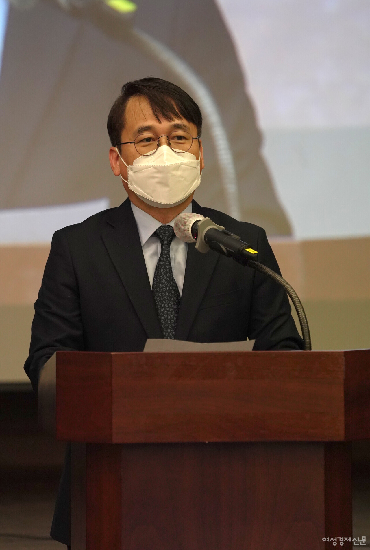 2022년 2월 16일 전국은행연합회에서 열린 여성경제신문 금융포럼에서 정경민 대표가 개회사를 하고 있다./장세곤 기자