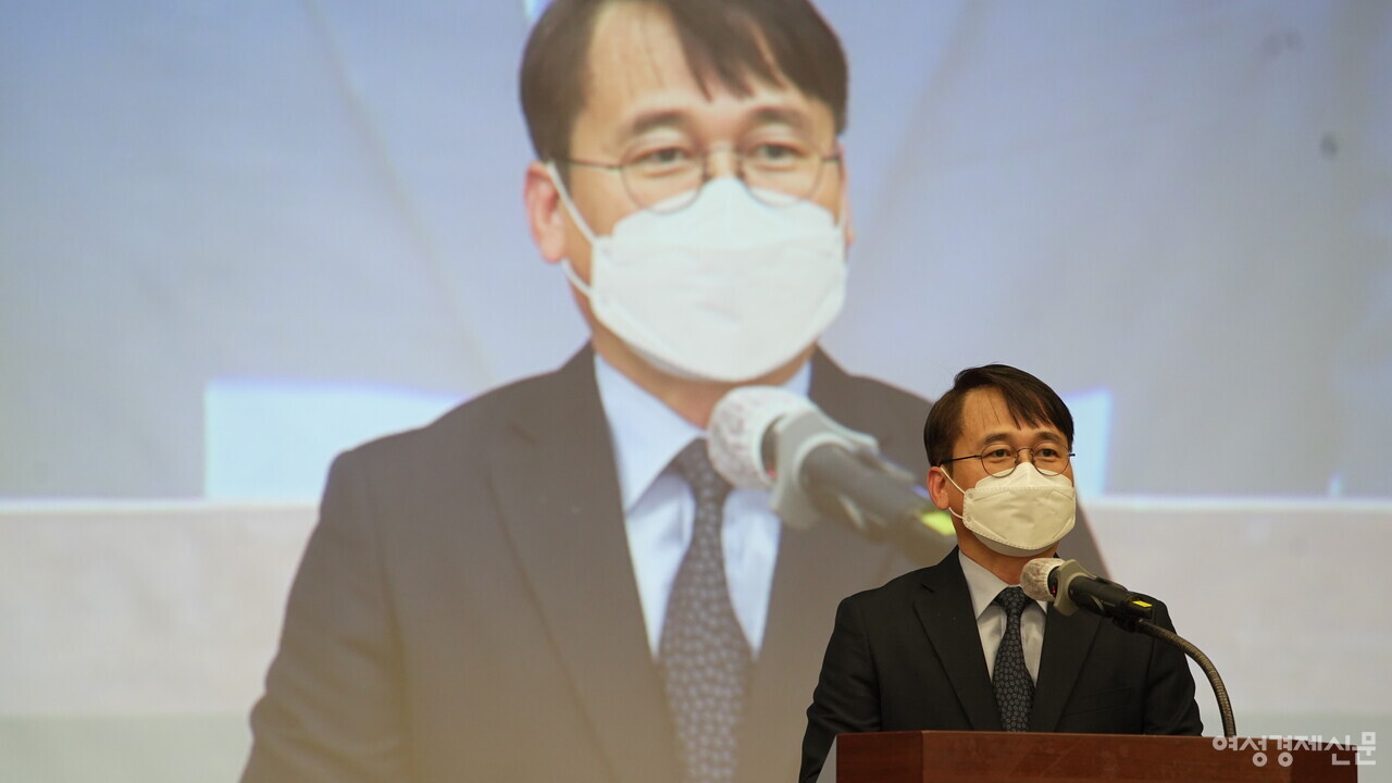 2022년 2월 16일 전국은행연합회에서 열린 여성경제신문 금융포럼에서 정경민 대표가 개회사를 하고 있다./장세곤 기자