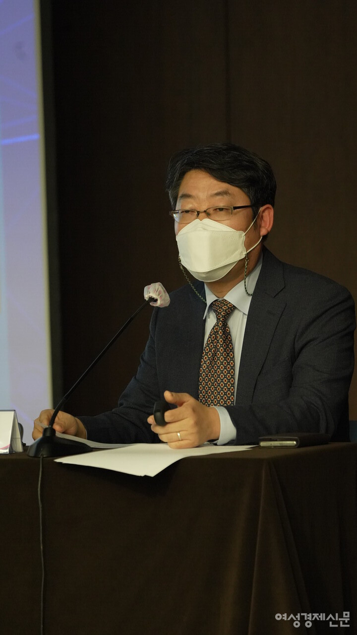 2022년 2월 16일 전국은행연합회에서 열린 여성경제신문 금융포럼에서 권국현 법무법인 이제 변호사가 2022 대선 금융과제 크립토 생태계 육성 전략을 주제로 발제하고 있다. /장세곤 기자​​​​​​​