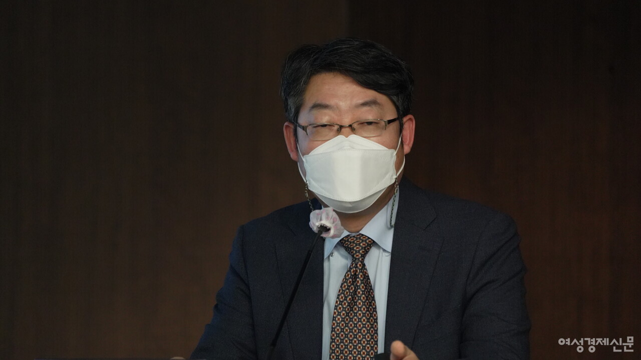 2022년 2월 16일 전국은행연합회에서 열린 여성경제신문 금융포럼에서 권국현 법무법인 이제 변호사가 2022 대선 금융과제 크립토 생태계 육성 전략을 주제로 발제하고 있다. /장세곤 기자​​​​​​​