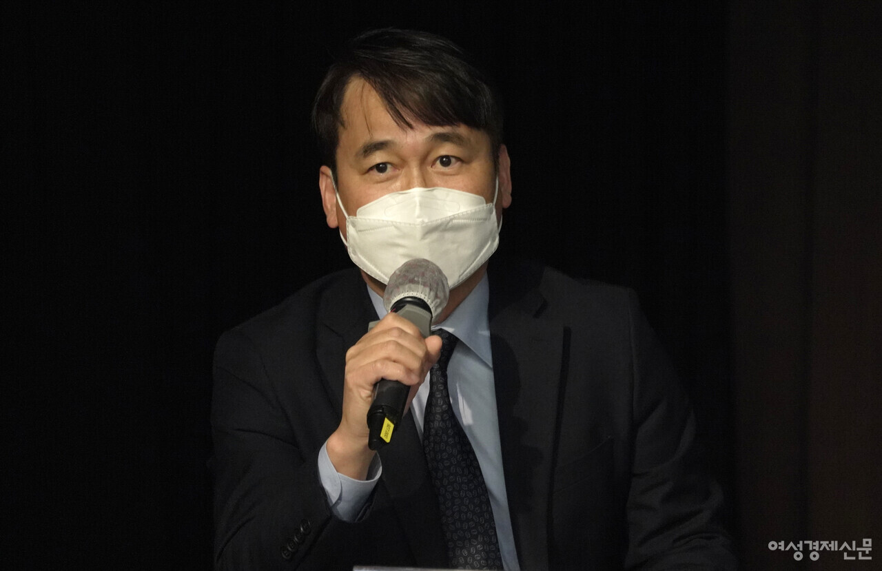 2022년 2월 16일 전국은행연합회에서 열린 여성경제신문 금융포럼에서 정경민 여성경제신문 대표가 사회를 보고 있다. /장세곤 기자