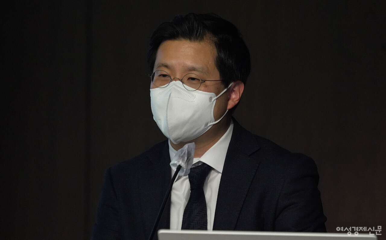 2022년 2월 16일 전국은행연합회에서 열린 여성경제신문 금융포럼에서 신용우 법무법인 지평 변호사가 세션3에서 발제하고 있다. /장세곤 기자