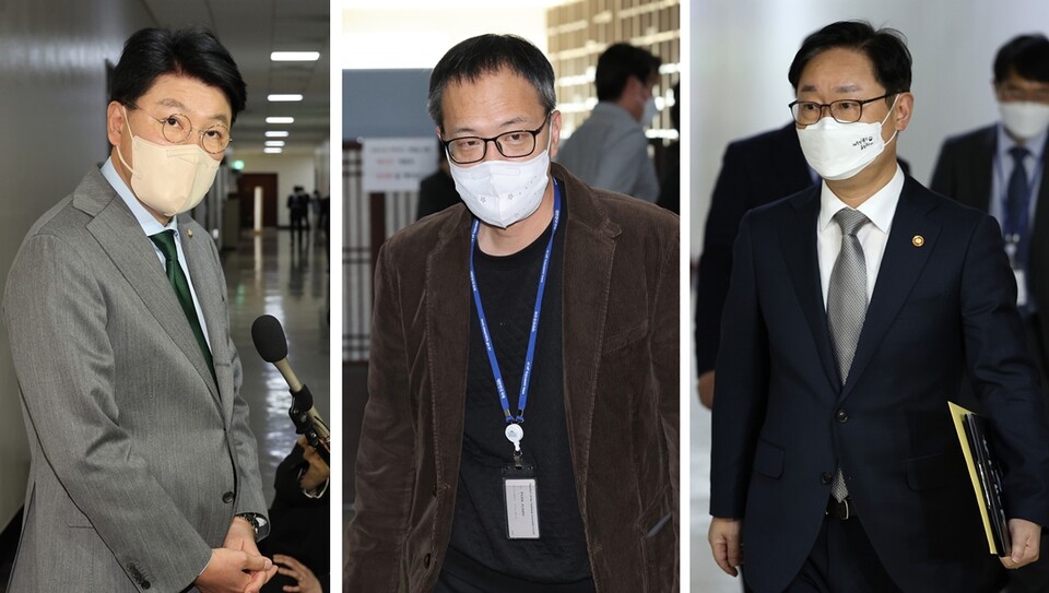 2일 오후 국회 법제사법위원회에서 법무부로부터 제출받은 더불어민주당 이재명 후보의 범죄수사경력 자료와 국민의힘 윤석열 후보의 부동시(不同視) 관련 자료를 열람하기로 했지만 불발됐다. 사진은 (오른쪽부터) 박범계 법무부 장관, 박주민 더불어민주당 의원, 장제원 국민의힘 의원. / 연합뉴스