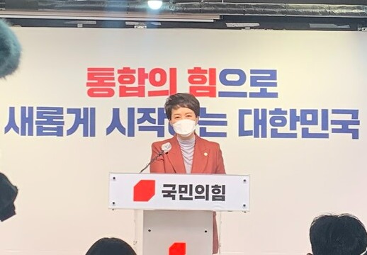 김은혜 당선인 대변인이 18일 여의도 국민의힘 당사에서 브리핑하고 있다. /최수빈 기자