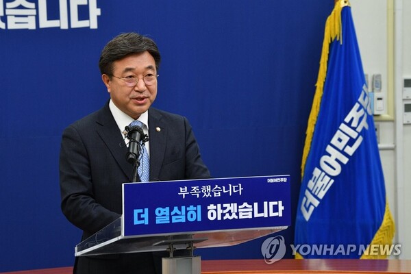 더불어민주당 윤호중 공동비상대책위원장이 20일 오후 국회에서 기자간담회를 열고 비대위 운영과 당 쇄신 방안 등을 발표하고 있다. /국회사진기자단=연합뉴스