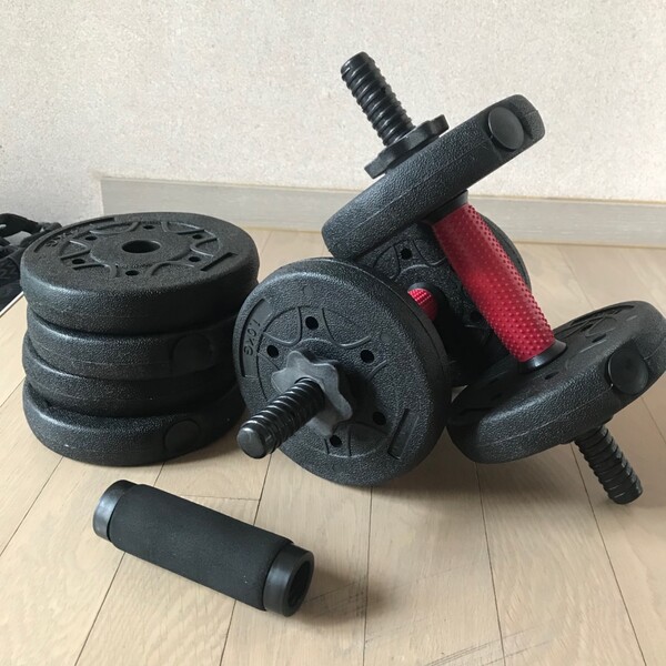 '홈트레이닝' 때 이용하는 운동 기구. /곽사랑