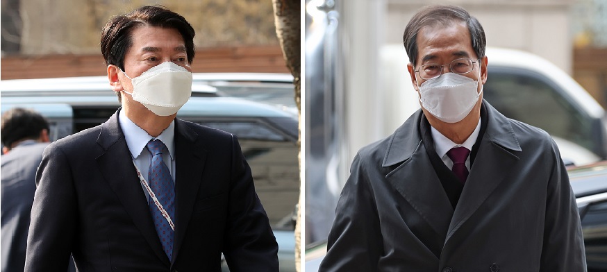 왼쪽부터 안철수 대통령직인수위원회 위원장과 한덕수 국무총리 내정자. /연합뉴스