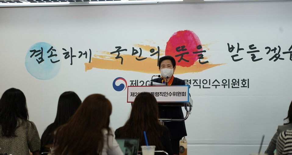 신용현 대통령직인수위원회 대변인이 11일 서울 종로구 통의동 제20대 대통령직인수위원회 공동기자회견장에서 정례 브리핑을 하고 있다. /최수빈 기자