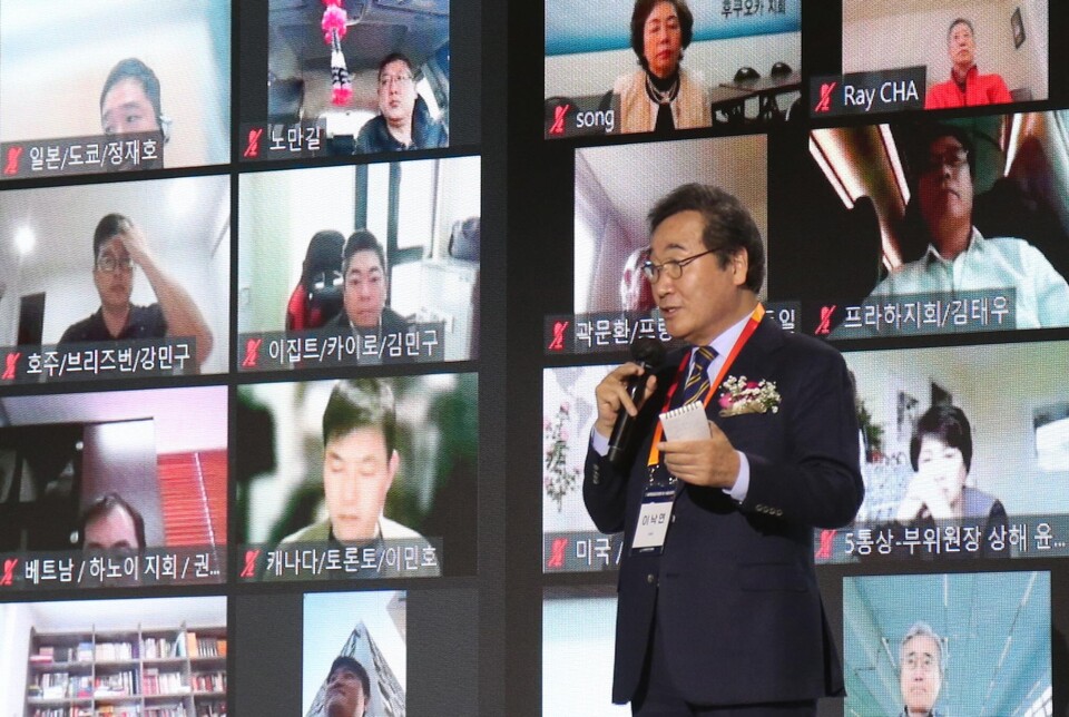 재외동포 최대 경제단체인 세계한인무역협회(월드옥타) 주최로 29일 경기도 화성시 신텍스에서 열린 '제23차 세계대표자대회 및 수출상담회' 개회식에서 이낙연 전 국무총리가 기조 강연을 하고 있다. /연합뉴스