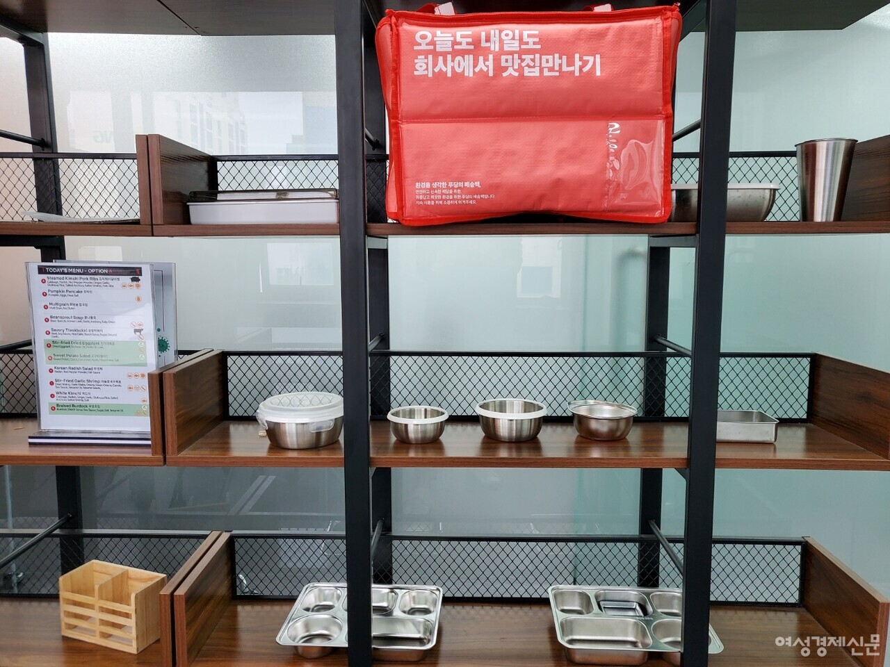 '푸딩'은 최근 다회용기 사용률을 늘리면서 필환경에 동참하고 있다. /이호준 기자