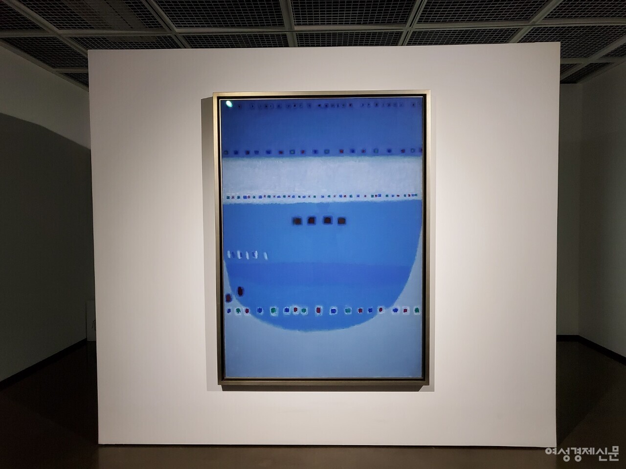 서울미술관은 고가의 대형 작품인 김환기 ‘아침의 메아리 (Echo of Morning) 04-VIII-65’를 전시했다. /이호준 기자