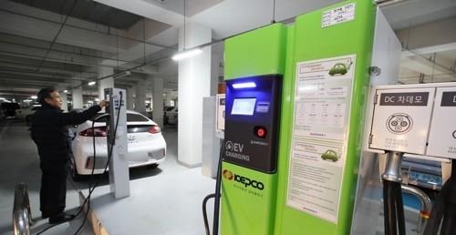 아파트에 설치된 전기차 충전소. /연합뉴스