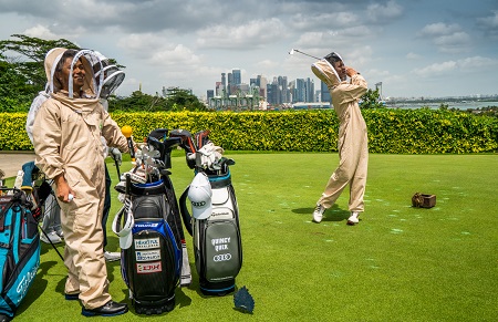 양봉옷을 입은 프로골퍼들 /골프아시아