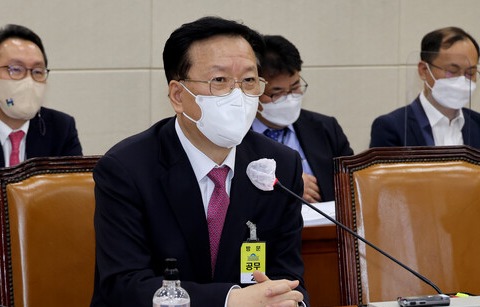 정호영 보건복지부 장관 후보자가 3일 오전 국회에서 열린 인사청문회에서 의원들의 질의에 답변하고 있다. /국회사진기자단=연합뉴스