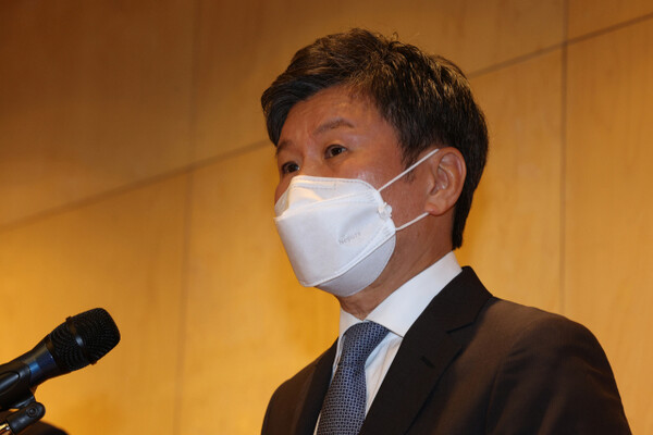 4일 서울 용산 HDC현대산업개발 용산 사옥에서 열린 광주화정동 아이파크 사고수습관련 추가대책 발표 기자회견에서 정몽규 회장이 발언하고 있다./연합뉴스 