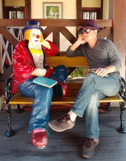 삐에로 상과 함께 한 필자./사진=한익종