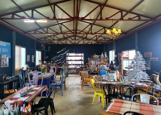 제주가 내려와 필자가 꾸민 놀이터이자 일터 알나만 전경. 이곳에서 환경보호와 봉사, 창의적 사고의 중요성을 미래세대에게 강조하고 있다. /사진=한익종