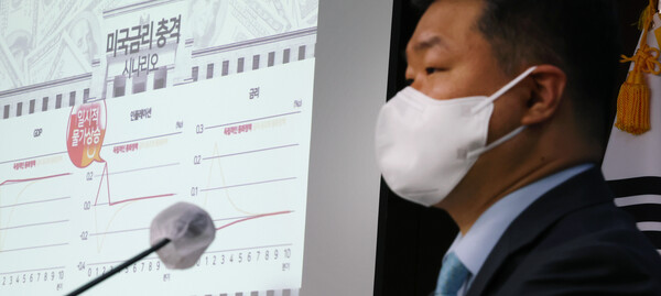 KDI가 ‘KDI 경제전망’에서 지난해 11월 3%로 전망했던 올해 국내총생산(GDP) 성장률을 2.8%로 낮췄다./연합뉴스