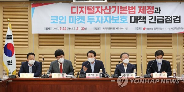 국민의힘 성일종 정책위의장이 24일 서울 여의도 국회의원회관에서 열린 '디지털 자산기본법 제정과 코인 마켓 투자자보호 대책 긴급 당정 간담회'에서 발언하고 있다. /국회사진기자단=연합뉴스