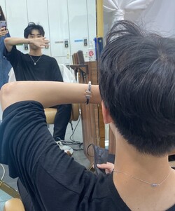 그날 찍은 유일한 사진이다. 사진을 보니 아침부터 목걸이와 팔찌를 착용하고 있었다. /사진=민은미