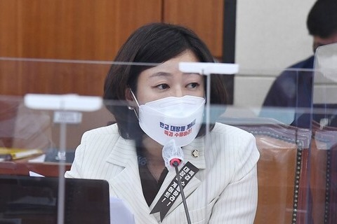 국민의힘 황보승희 의원이 국정감사에서 질의하고 있다. /연합뉴스