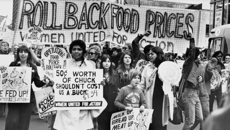 1970년대 스태그플레이션을 맞은 미국 뉴욕 시민들이 물가 인하를 요구하며 시위하고 있다. /AP=연합뉴스