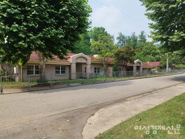 용산공원에 남아있는 미국식 주택. 미군 장군숙소로 사용됐다. /김현우 기자