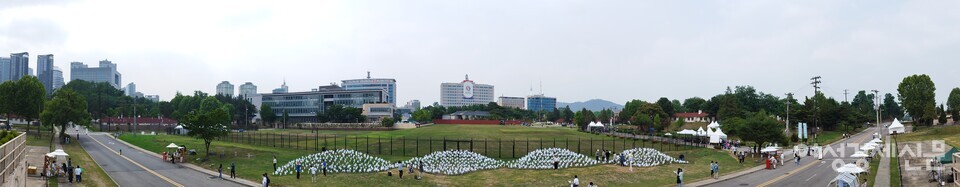 20일 여성경제신문이 찾은 서울시 용산구 '용산공원' 모습. 중앙에 대통령실이 보인다. /김현우 기자