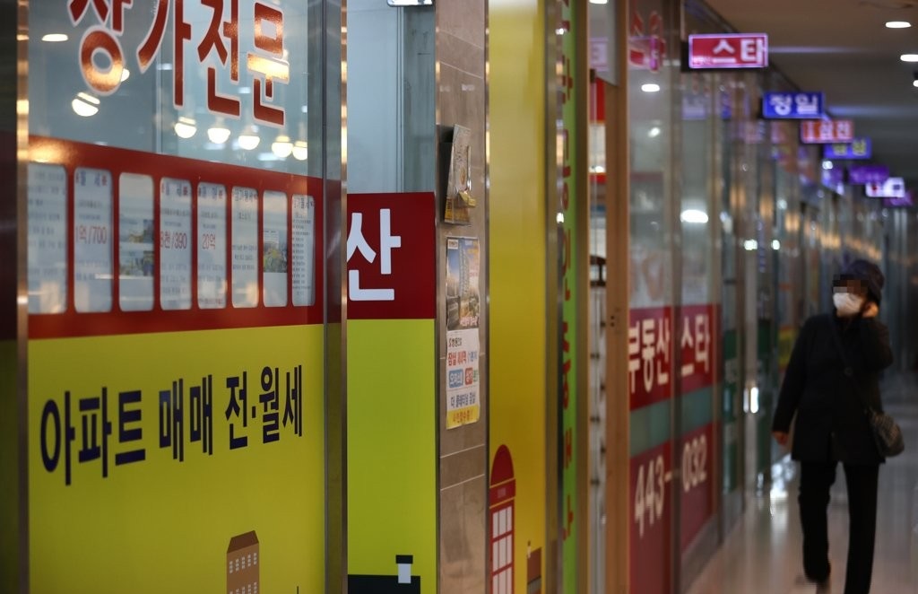 분양침체에 따른 임대차 대란이 우려된다. 서울 송파구의 부동산 중개업소의 모습. /연합뉴스