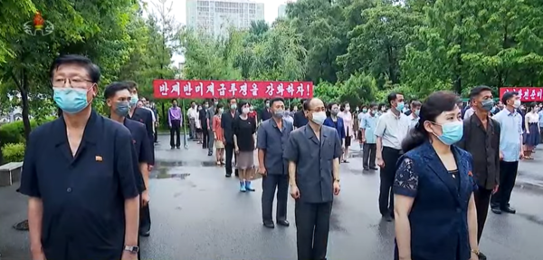 북한이 ‘조국해방전쟁’이라고 주장하는 6·25전쟁 72주년을 맞아 군중 집회를 열어 반미 투쟁 의식을 선동하고 나섰다. /조선중앙TV 유튜브 채널 갈무리