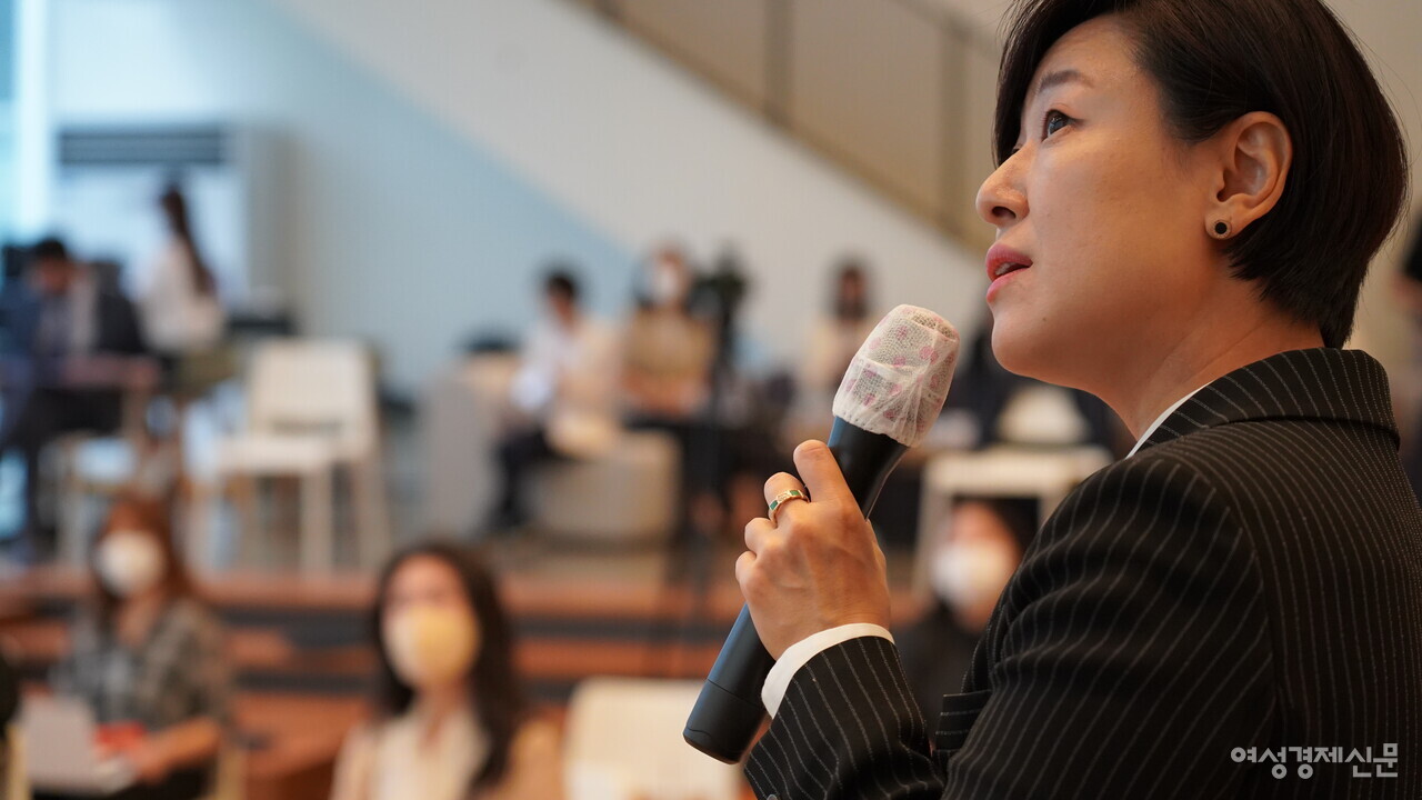 황보승희 의원이 29일 서울 중구 마실에서 열린 '제1회 WE포럼'에서 주제발표를 하고 있다. /장세곤 기자