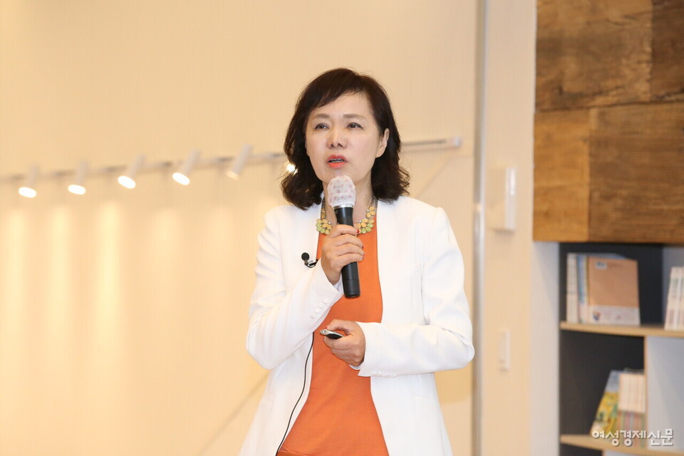 이복실 전 여성가족부 차관이 WE 포럼에 참석해 '윤석열 정부 여성정책의 방향'에 대해서 발제하고 있다. /장세곤 기자