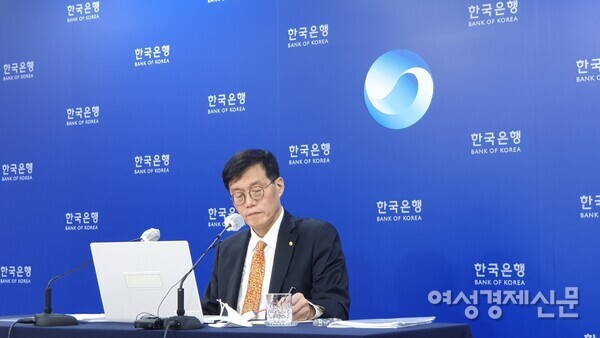 이창용 한국은행 총재는 13일 금융통화위원회 회의 직후 가진 기자간담회에서 “금리 역전 자체가 문제가 되지 않는다고 생각하고 주변 신흥국 상황도 보고 판단해야 한다”고 말했다. /최주연 기자