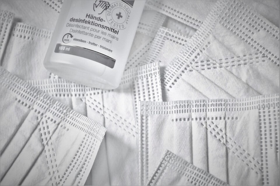 마스크와 손소독제 /픽사베이