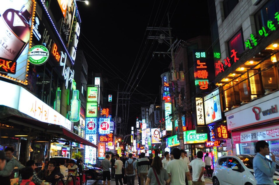 서울 시내의 유흥가 모습 /플리커