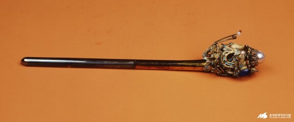 영락봉잠, 1800년대. 은 소재로 진주, 유리가 장식된 비녀. 비빈, 공주, 옹주가 사용했다. /사진= 한국민족문화대백과
