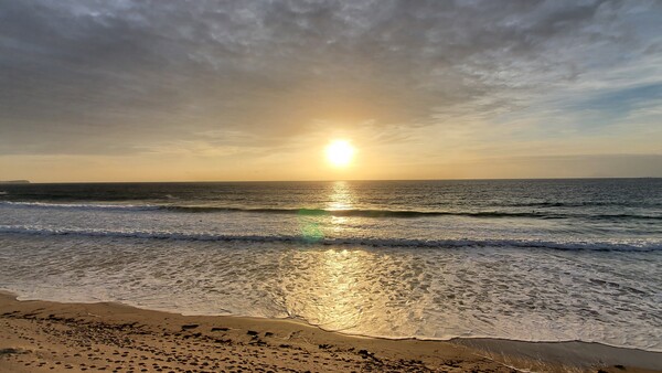 바다는 어디에서 보나 같아서 좋다. 시즈오카 현 이즈시모다의 일출 /사진=양은심