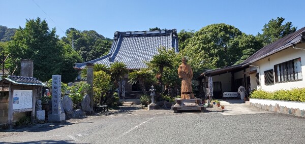 밸런스가 나쁘다고 생각될 정도로 큰 사카모토 료마의 목상. /사진=양은심